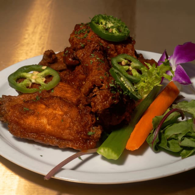 Fête Wings.